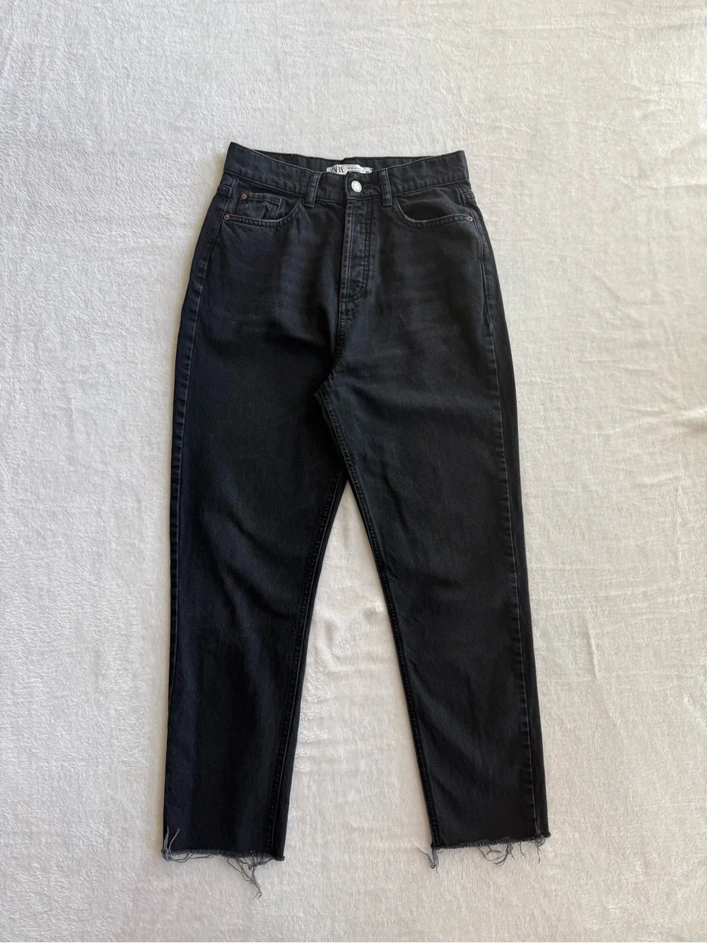 Zara High Rise Straight Leg Black Raw Hem Jeans Women’s Size 4 EU 36